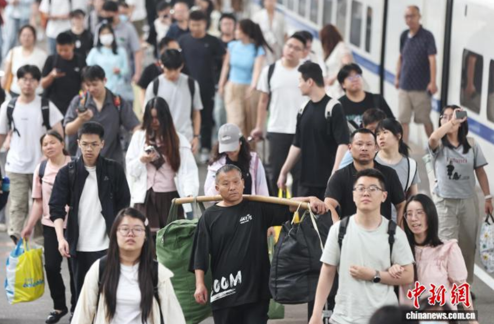 端午假期三天中国跨区域人员流动量预计超6.5亿人次