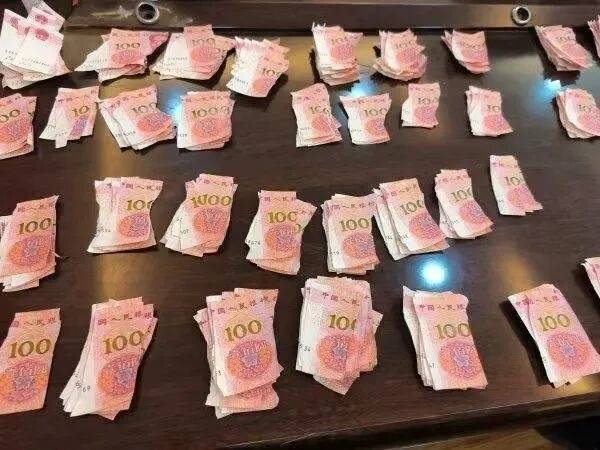 八旬老人撕碎20余万元养老金，银行“拼回”26.66万元