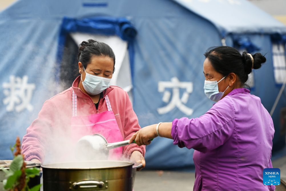 Gansu's Xiahe County sets up temporary relocation sites for residents affected by mountain torrents