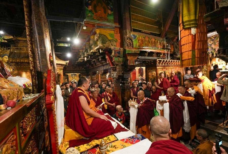 Panchen Rinpoche participates in religious services in Lhasa's Jokhang Temple