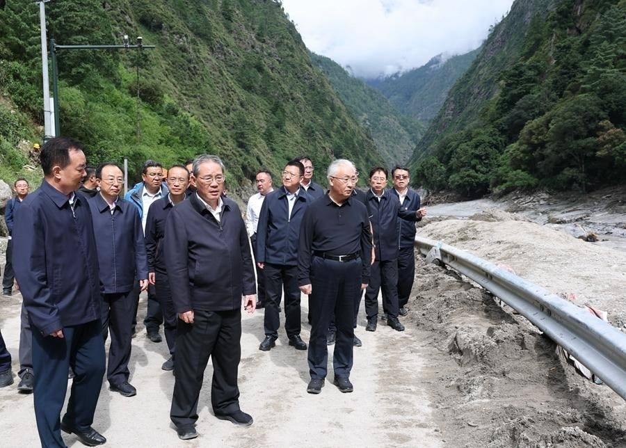 ལི་ཆང་གིས་བོད་ལྗོངས་སྐྱིད་གྲོང་དུ་ཉེན་སེལ་རོགས་སྐྱོབ་དང་འཕྲལ་བསྟུན་ཐག་གཅོད་བྱ་བར་མཛུབ་སྟོན་གནང་བ།