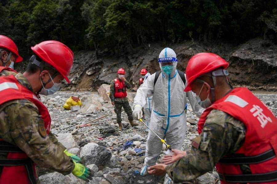 FOCUS | Relief, rescue progress at mudslide-hit border port in SW China's Xizang