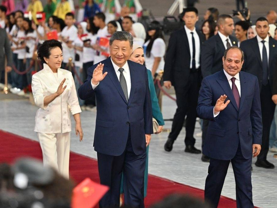 习近平抵达开罗对埃及进行国事访问