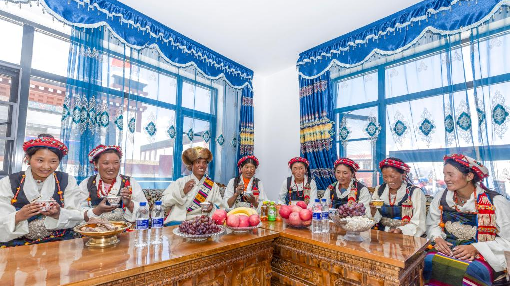 People gather to drink tea at the new house of a local in Zimgag, a village in Xigaze City, southwest China's Xizang Autonomous Region, August 15, 2025. /Xinhua