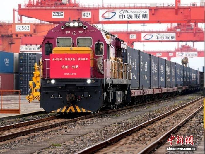 Scheduled Freight Train Service from Chengdu to Lhasa Makes Inaugural Departure