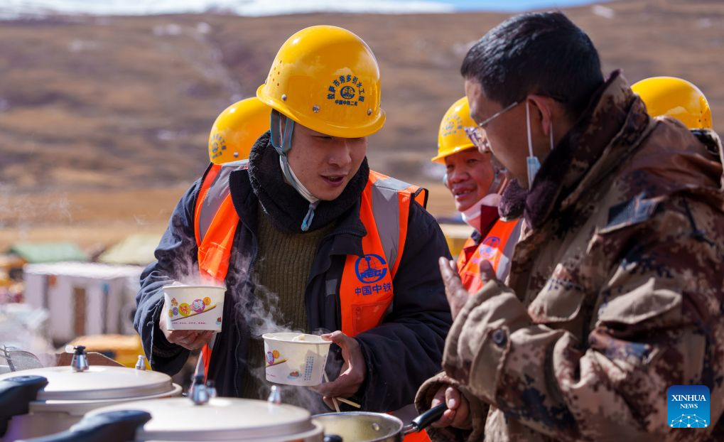 With 1,500 kg of dumplings, restaurant owner heads to quake-hit Baqen