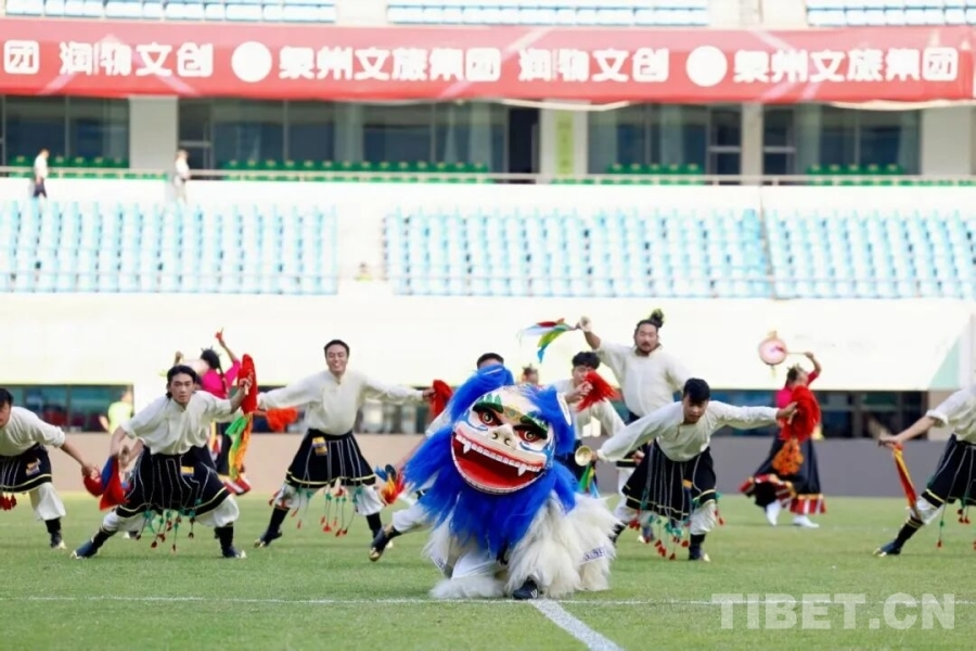 Art troupe from Lhorong County, Qamdo, Xizang, performs in Quanzhou, Fujian