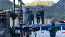 拉萨海关全力保障西藏援尼抗疫物资出口通关