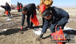 甘孜州石渠：2000余人走进草地开展黄河流域冬季灭鼠大会战