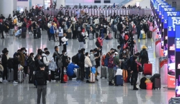新华全媒+｜下一站，回家——2022年春运首日一线观察