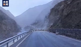 持续半月山体滑坡 G215线四川甘孜得荣段交通管制