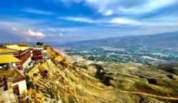 青海最古老藏传佛教寺院之一夏琼寺：建筑群蔚为壮观