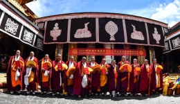 (InTibet) 13 monks receive doctoral degree equivalent in Tibetan Buddhism