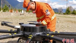 西藏林芝森林消防开展无人机空中察打一体协同训练