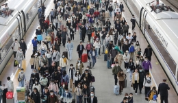 China set for railway-trips record on May Day holiday