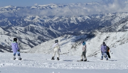 China's Xinjiang sees tourism rebound in May Day holiday