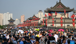 Use paid leave to ease holiday crowds