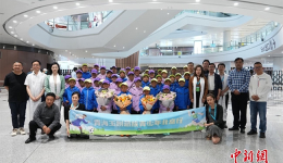 བོད་རིགས་གཞོན་ནུ་ལོ་ཆུང་40པེ་ཅིང་དུ་འབྱོར་ནས་ལྟ་སྐོར་དང་སྤེལ་རེས་བྱེད་འགོ་བརྩམས།