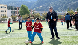 International guests visit primary and middle schools in Tibet