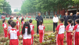 Xi visits Beijing school ahead of International Children's Day