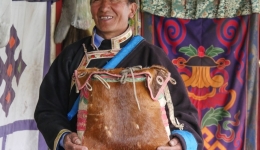 Tibet Story: Preserving the threatened art of saddlebag making