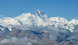 Chinese expedition measures thickness of snow at Mount Qomolangma summit