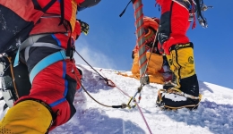 Snow atop Qomolangma much deeper than thought