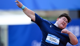 China bags golds in women's shot put, 10,000m race