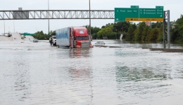 Bankruptcy of 99-year-old U.S. trucking company concerns 30,000 workers, creditors