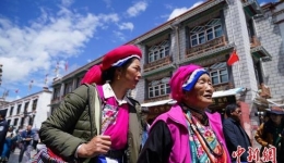 86-year-old woman realizes dream to visit sacred Tibetan mountain
