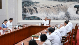 Top legislator urges NPC deputies to contribute to food security