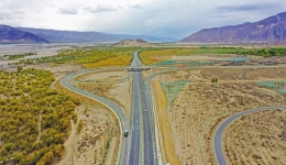 西藏山南市全力以赴狠抓投资落实——政策落实“加速跑” 铆足干劲“项”前冲