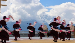 2023“中国德钦·梅里雪山第九届弦子艺术节”暨“卡瓦格博”弦子展演大赛在德钦举行