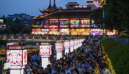 Robust service sector shores up China's economic recovery