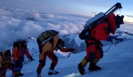 Chinese expedition team reaches Mt. Cho Oyu summit for scientific research