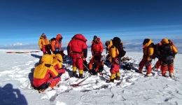 Chinese scientists establish meteorological observation stations on Mt. Cho Oyu