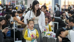 Over 100 mln trips made on Chinese railways in one week amid holiday travel boom