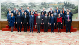 Chinese FM meets diplomatic envoys from EU, member states