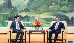 Chinese premier meets Singaporean deputy prime minister