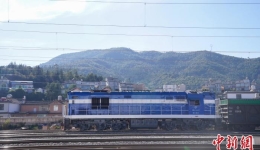 云南丽香铁路每日开行货物列车2列 货运突破8000吨