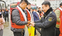 西藏林芝：情系农民工 温暖回家路