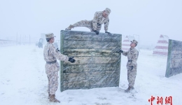 西藏山南：风雪边关练兵忙