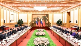 Chinese premier co-chairs 28th regular meeting between Chinese, Russian heads of gov't with Russian PM
