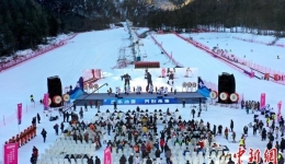 四川汶川羌人谷滑雪场正式开滑