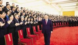 ཞི་ཅིན་ཕིང་གིས་2023ལོའི་ལོ་འཁོར་གྱི་ཕྱི་རྒྱལ་དུ་བཅའ་སྡོད་གཞུང་ཚབ་པའི་ལས་དོན་ཚོགས་འདུར་ཞུགས་མཁན་གཞུང་ཚབ་པར་མཇལ་འཕྲད་གནང་ནས་གསུང་བཤད་གལ་ཆེན་གནང་བ། ཚའེ་ཆི་མཇལ་འཕྲད་ལ་ཞུགས་པ།