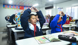 Schools in China's quake-hit Qinghai resume offline classes