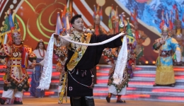 2024藏晚 | 现代气息和高科技手段融合：联欢会的创新之路