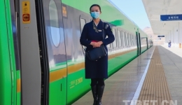 新春走基层｜拉日铁路通车十年 高原动车组上的列车长