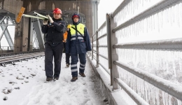 Highway, railway traffic gradually restored in China's freezing provinces