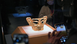 People visit exhibition on ancient Shu civilization during Spring Festival holiday